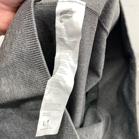 Fabletics High-Waisted Seamless Dot Capri Gray Ribbed Waistband Size Large - Picture 7 of 9